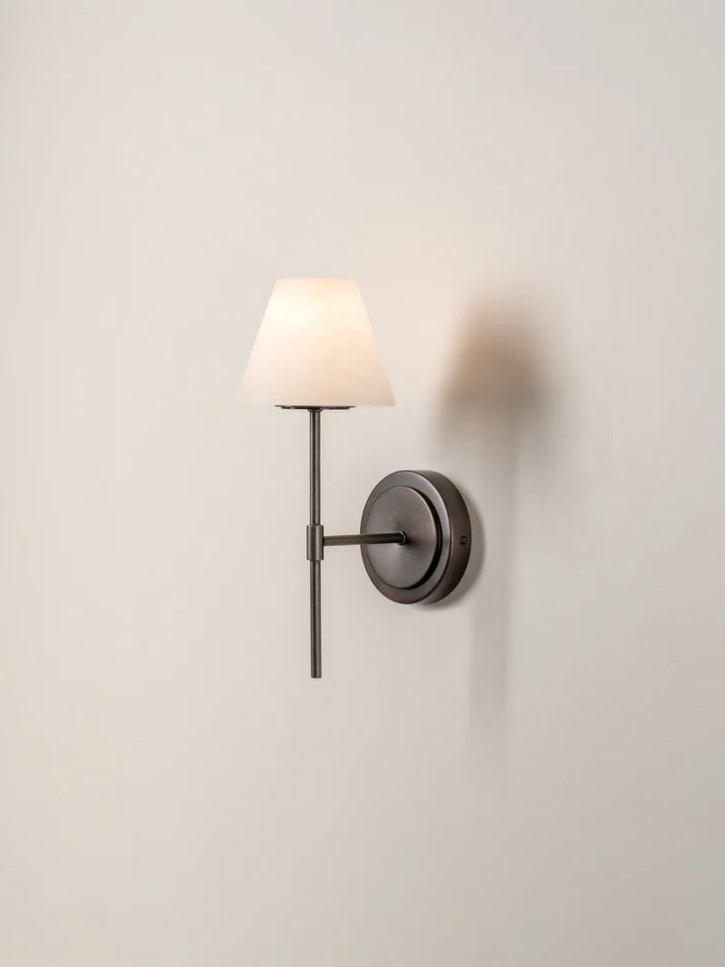Alvoro Wall Light
