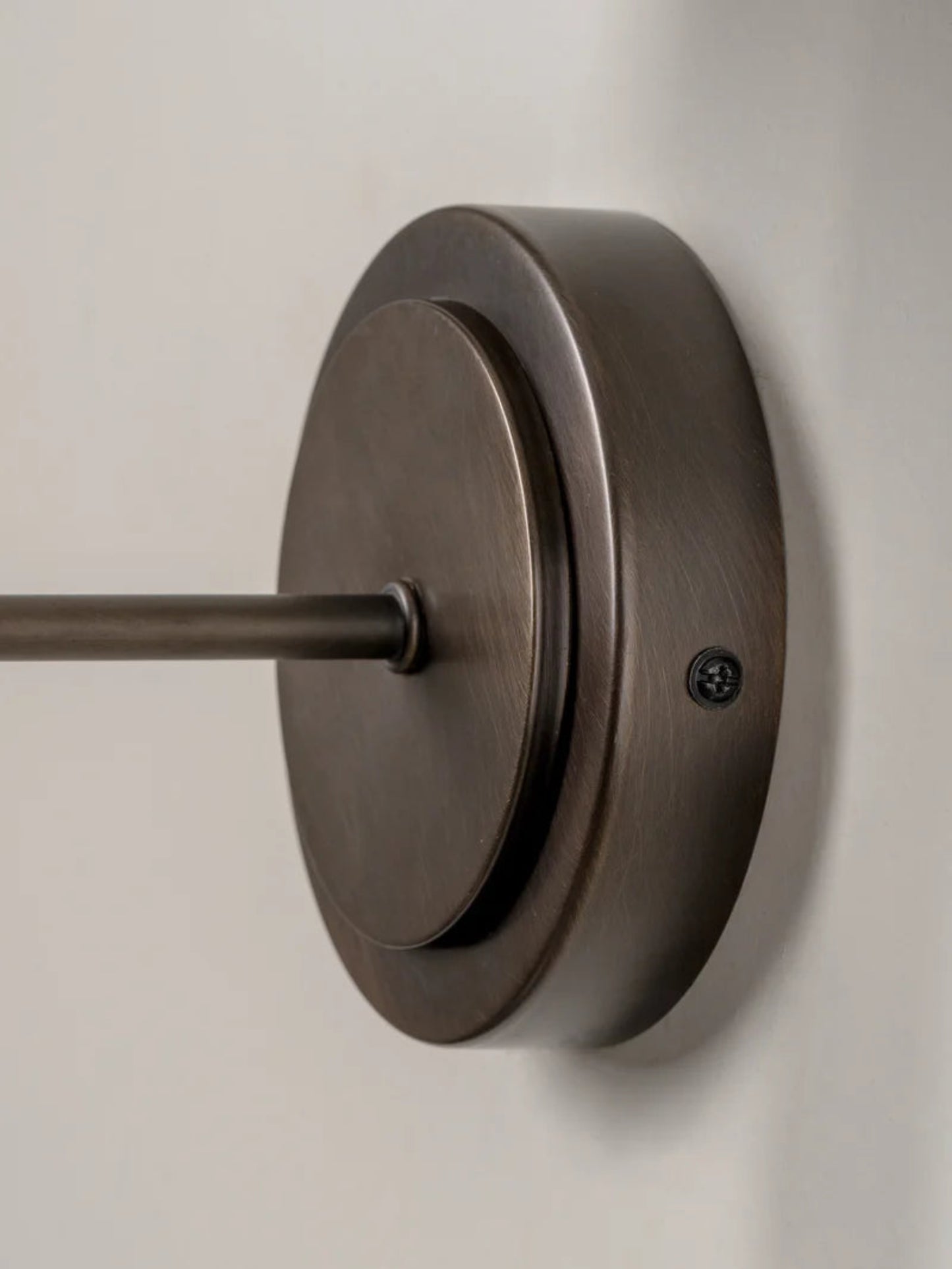 Alvoro Wall Light