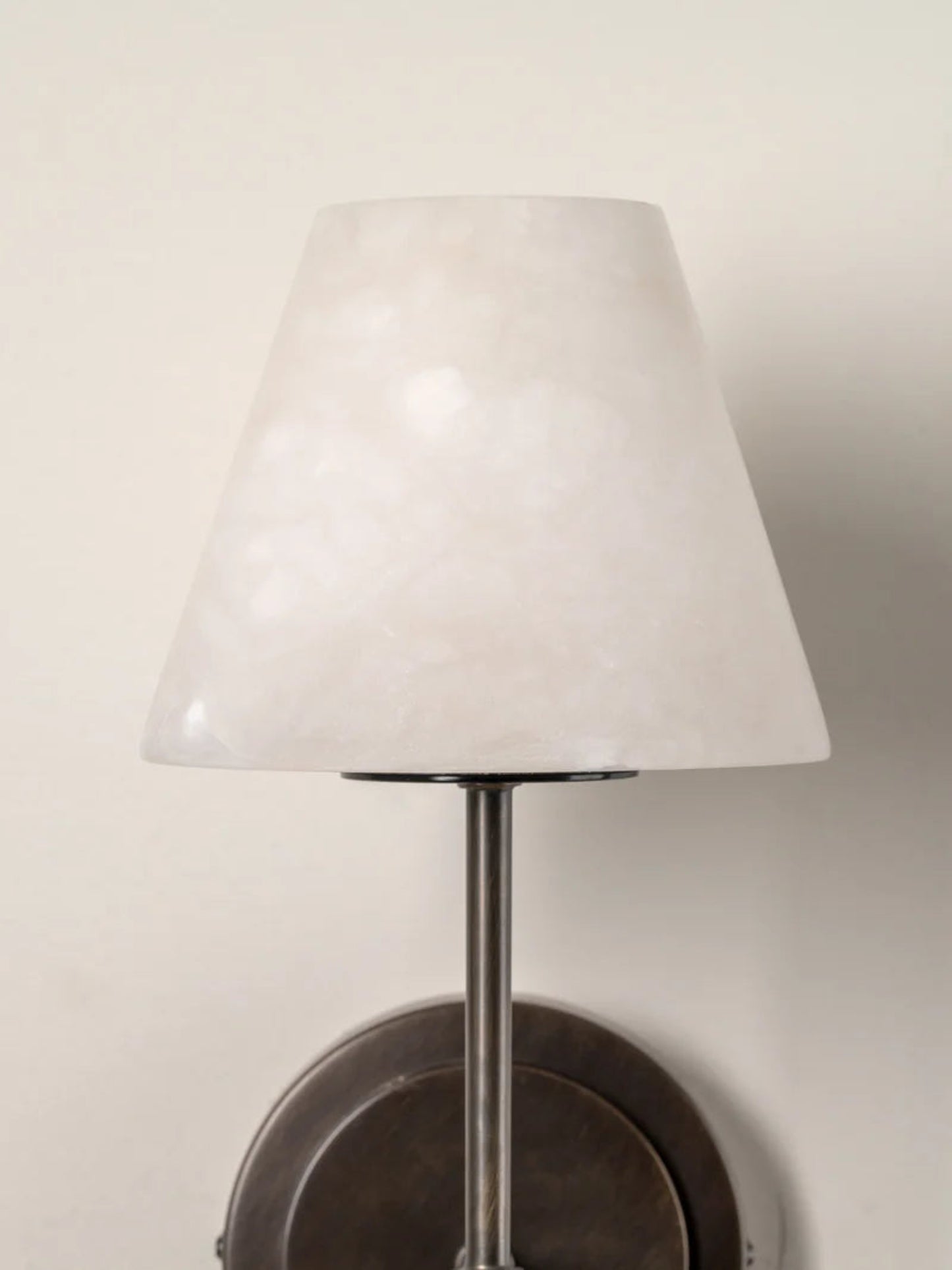 Alvoro Wall Light