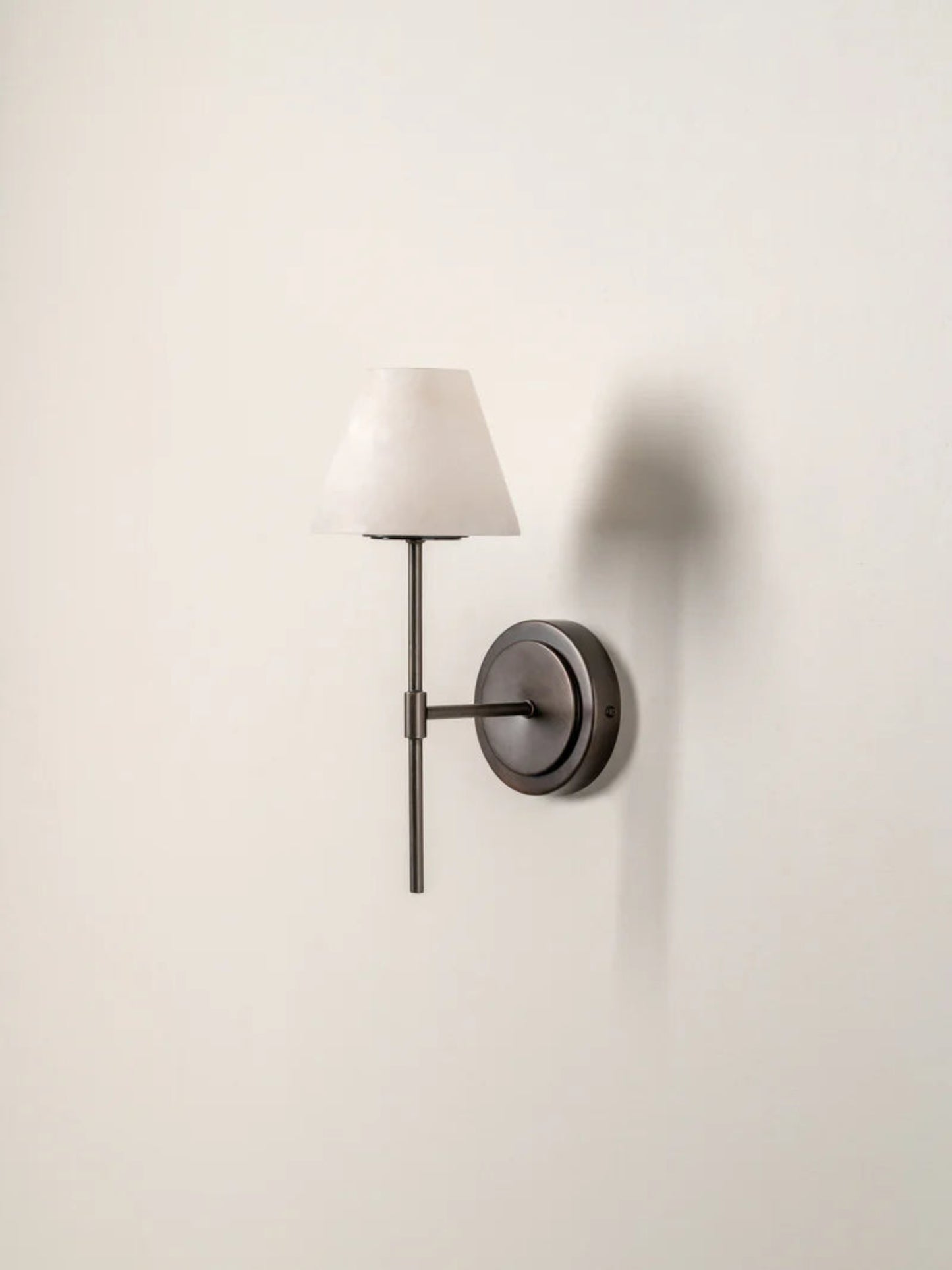 Alvoro Wall Light