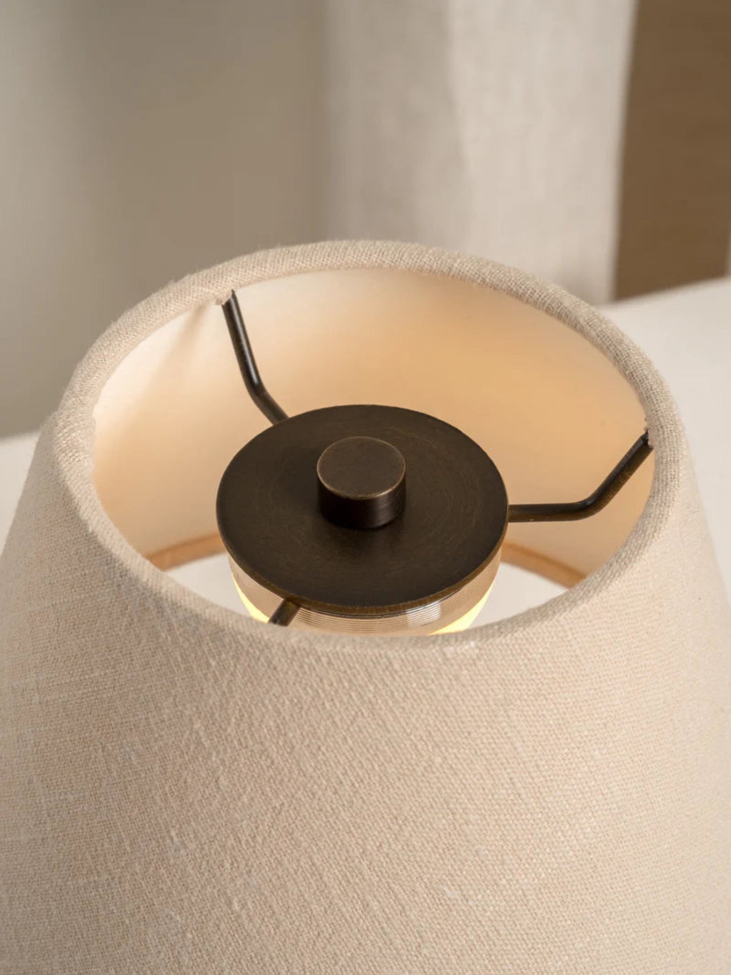 Lunaro Table Lamp